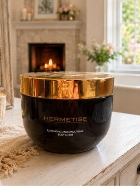 Hermetise Smoothing Body Scrub — Black & Gold